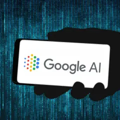 Dłoń trzyma smartfon z logo Google AI na tle cyfrowego kodu. To przyszłość wyszukiwania, czyli google sge.