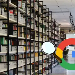 Biblioteka z książkami i logo Google. Lupa symbolizuje analizę **crawl budget**, czyli budżetu indeksowania stron przez wyszukiwarkę.
