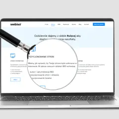 Lupa powiększa fragment strony internetowej firmy Webiso, pokazując usługi pozycjonowania stron. Dowiedz się, co to jest target w kontekście SEO.