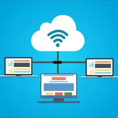 Chmura z symbolem Wi-Fi łączy trzy komputery, pokazując, jak działa serwer.