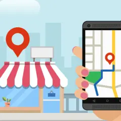 Smartfon z mapą i pinezką pokazuje drogę do sklepu. To klucz do skutecznego pozycjonowania lokalnego.