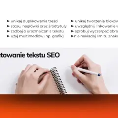 Ręce piszą notatki w zeszycie, tworząc teksty SEO. Porady: unikaj duplikatów, używaj nagłówków, multimediów.