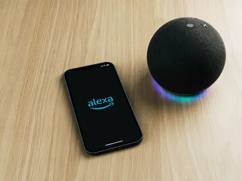Alexa - Czym jest, jak działa i czy warto ją mieć w Polsce?