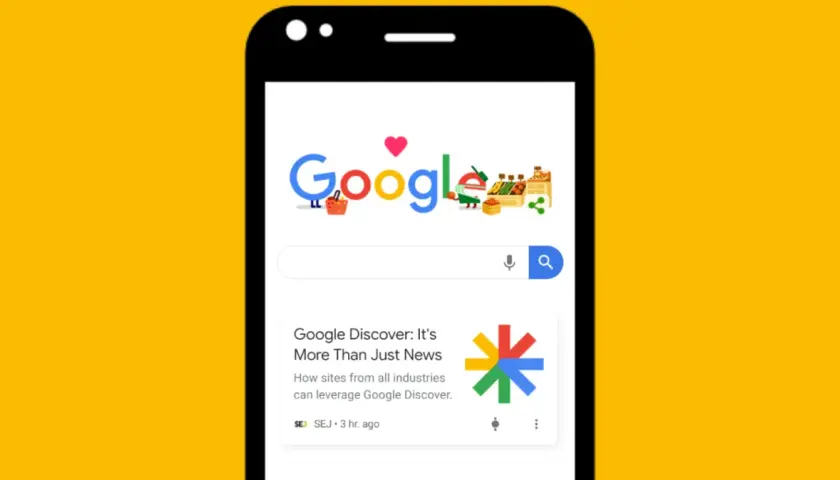 Telefon z wyszukiwarką Google. Na ekranie artykuł "Google Discover: It's More Than Just News", pokazujący możliwości platformy.
