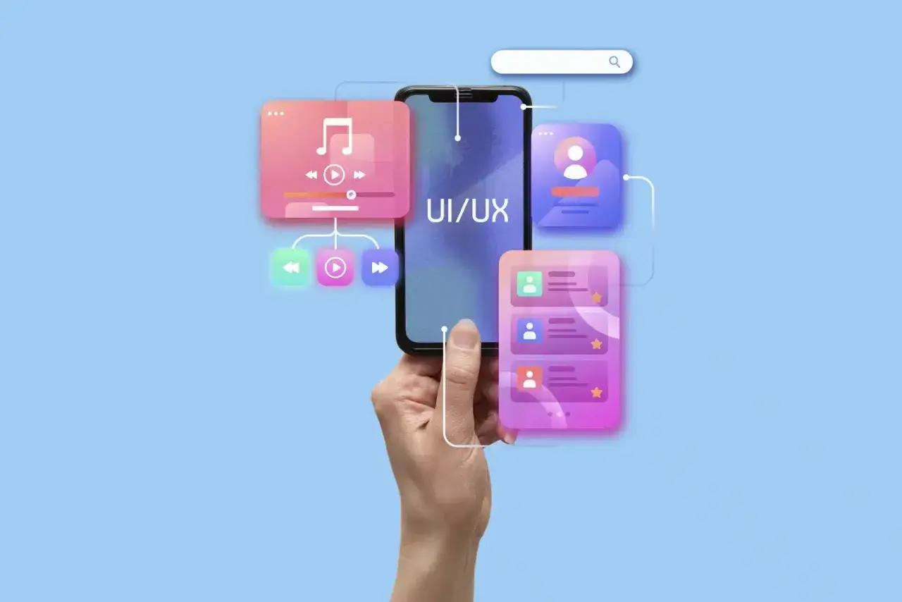 Dłoń trzyma smartfon z napisem UI/UX. Wokół telefonu widoczne są kolorowe elementy interfejsu, sugerujące audyt UX i projektowanie aplikacji.