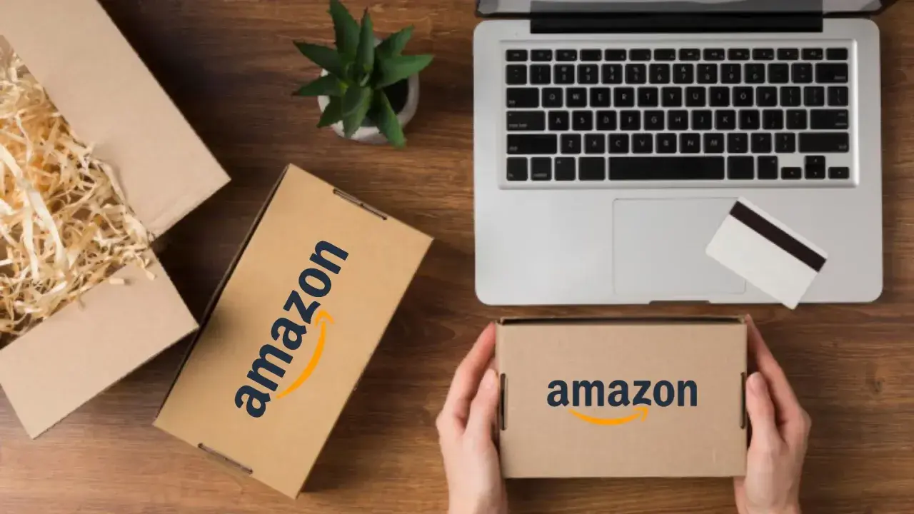 Przygotowanie paczek do wysyłki na Amazonie. Dowiedz się, jak sprzedawać na Amazonie, korzystając z laptopa i karty płatniczej.